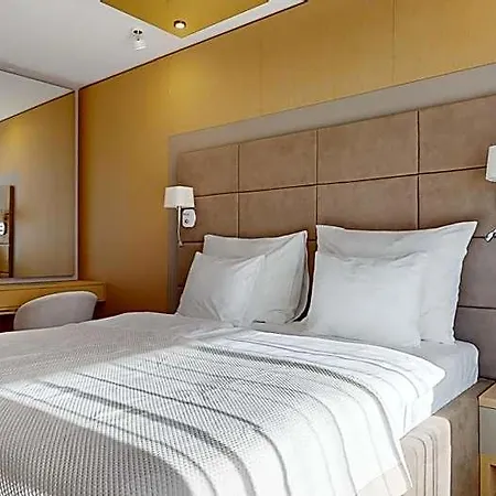Eurovea Tower 5* Pressburg