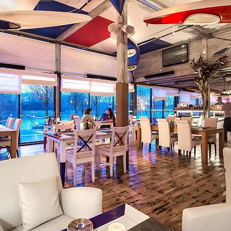 Eurovea Tower Lägenhetshotell Bratislava